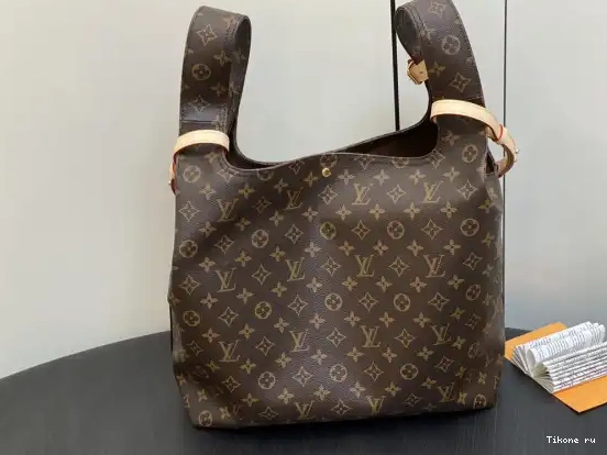 Cheap LOUIS VUITTON Atlantis GM 0630